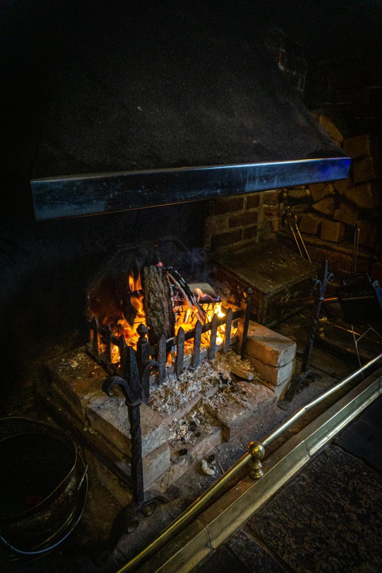 The Crown 3* Aldbourne