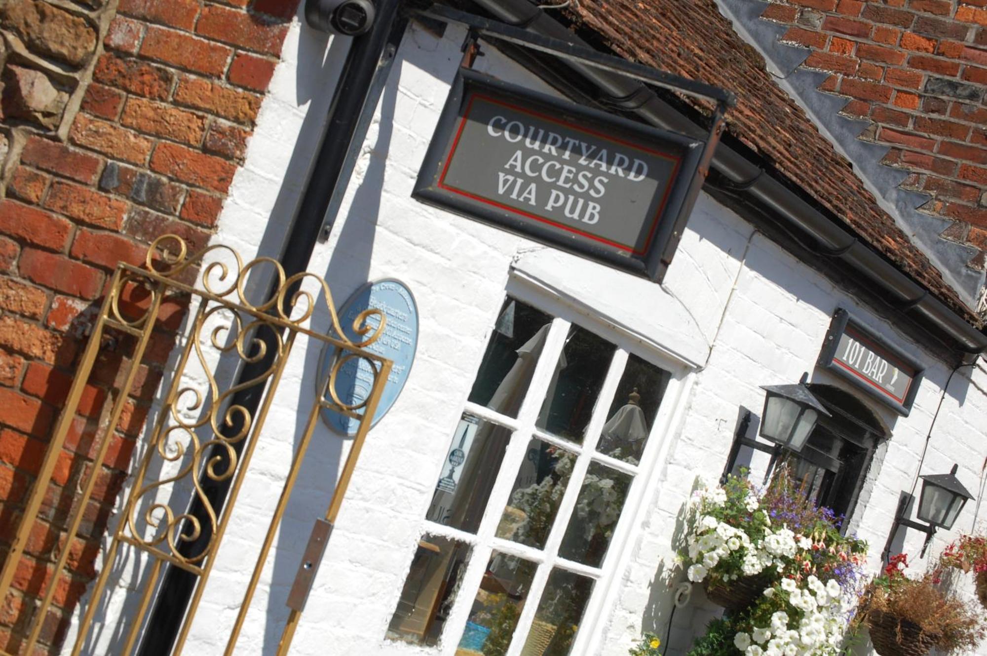 Inn The Crown Aldbourne