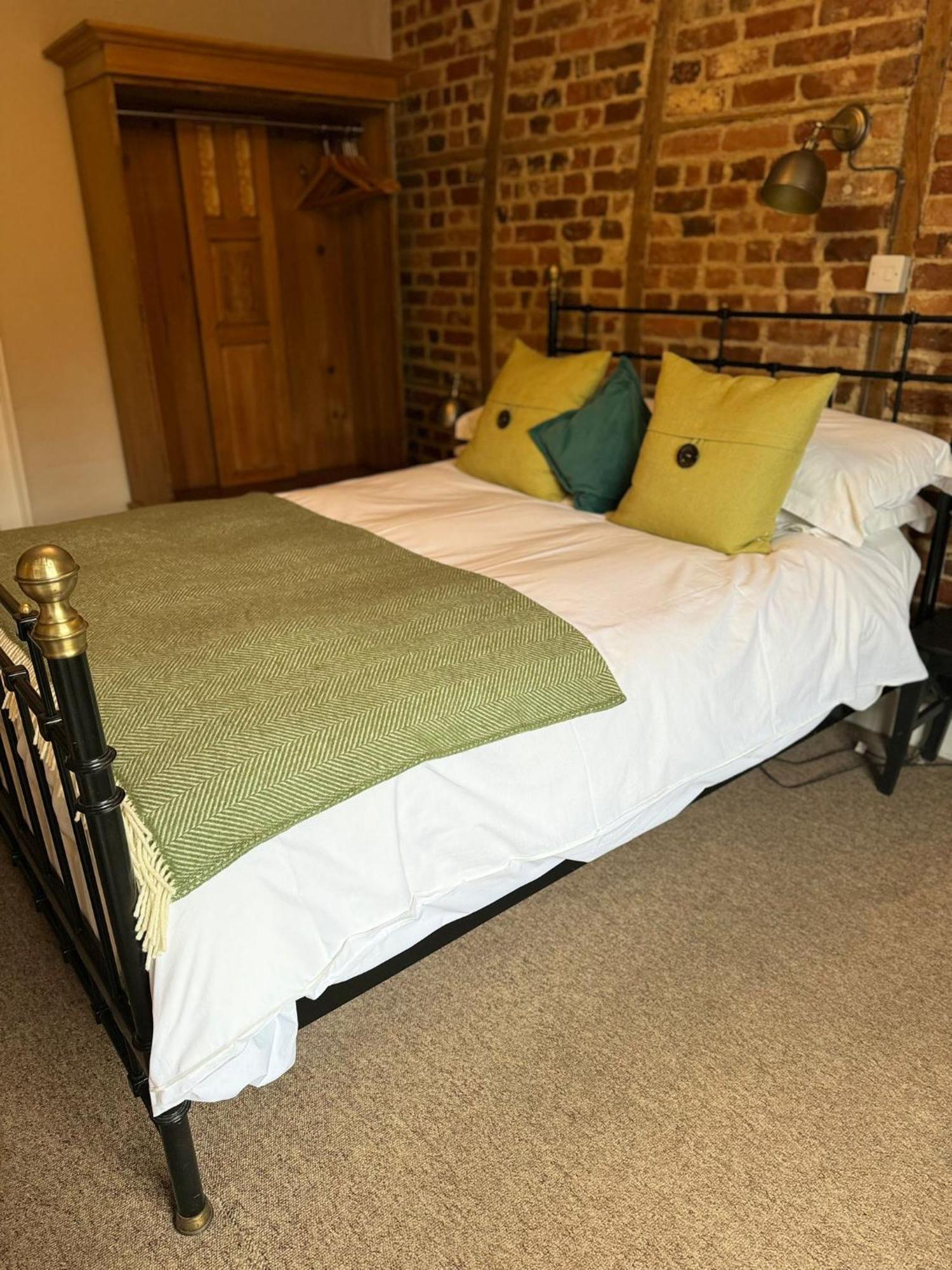 Inn The Crown Aldbourne