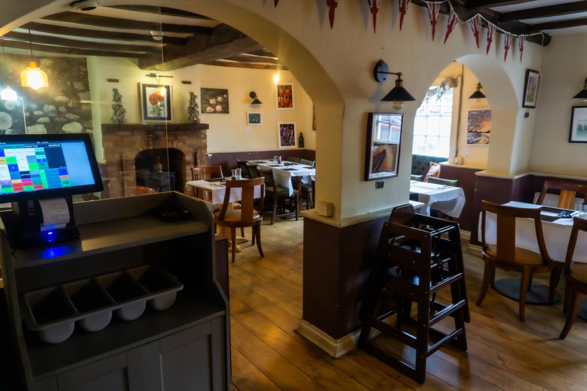 The Crown 3* Aldbourne